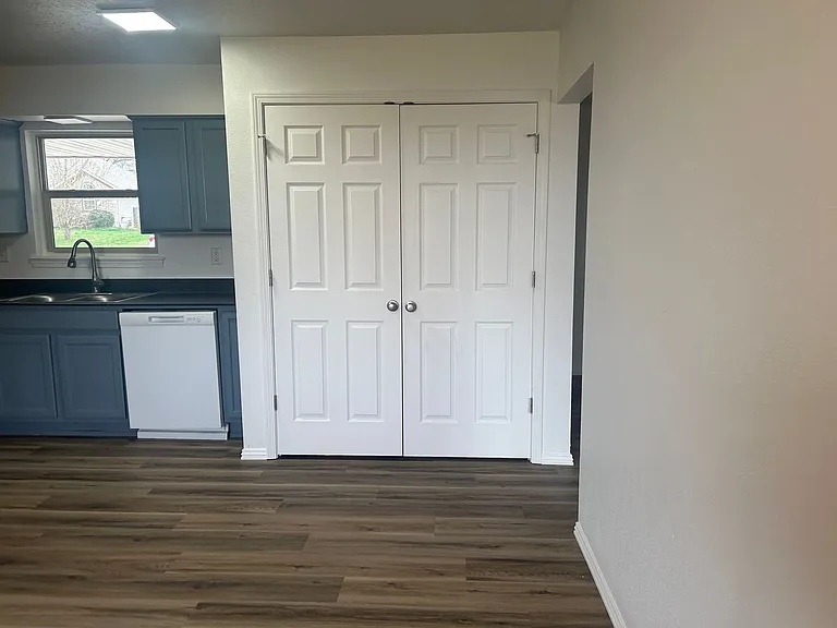 107 W Maple St — Photo 6