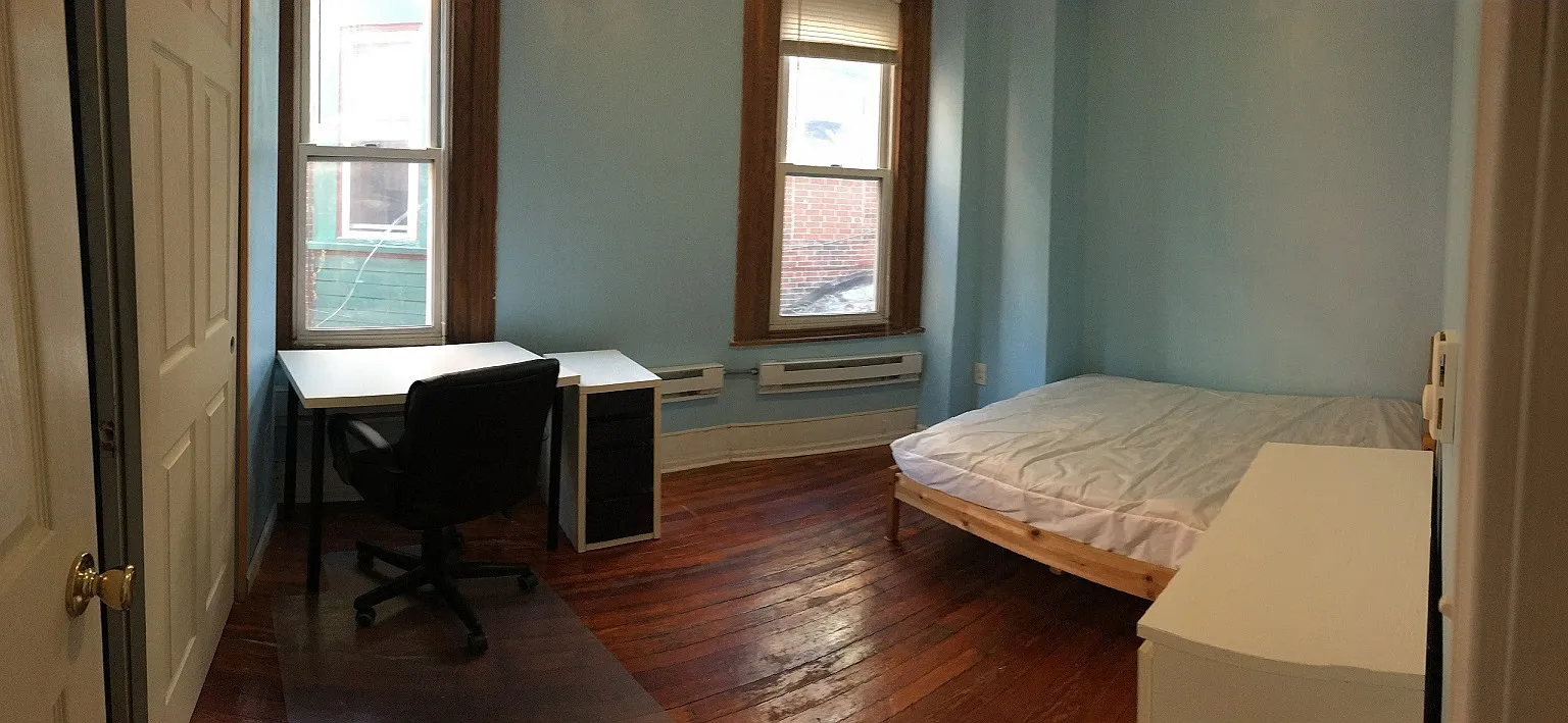 3 bed, 700 sqft, $1,800 — Photo 3