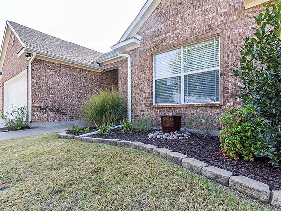 2nd image of 715 Oakmont Dr