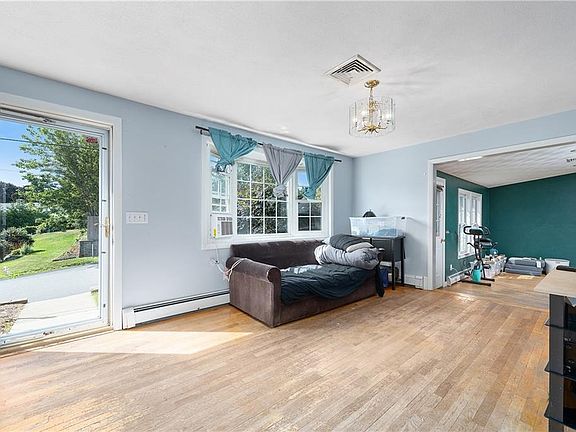 5th image of 42 Linwood Ave