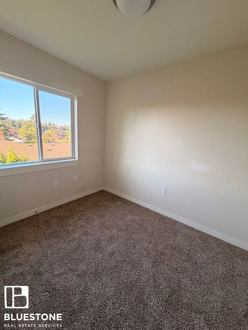 Spacious 3BR/2.5BA Townhome + Modern Updates + Parking! Available NOW — Photo 4