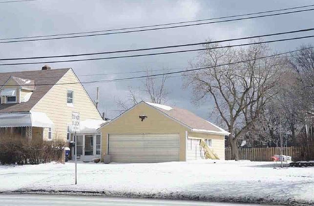 2nd image of 4801 Ridge Rd