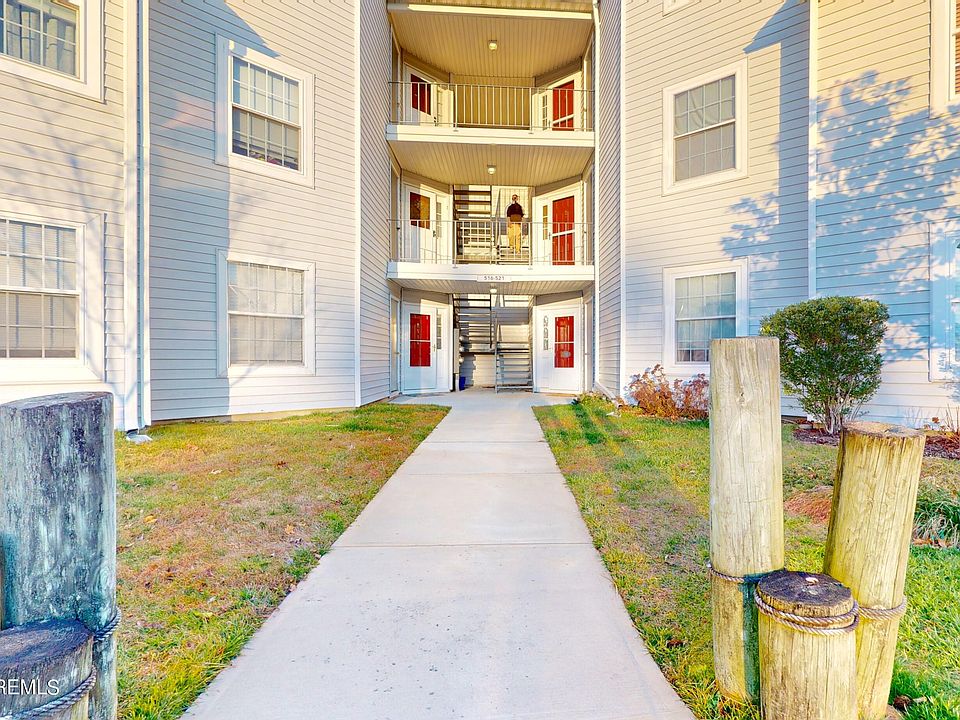 1st image of 516 Waters Edge Dr
