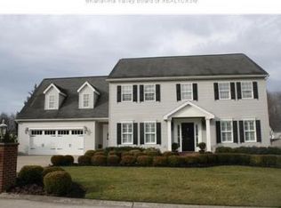 709 Plantation Dr, Hurricane, WV 25526