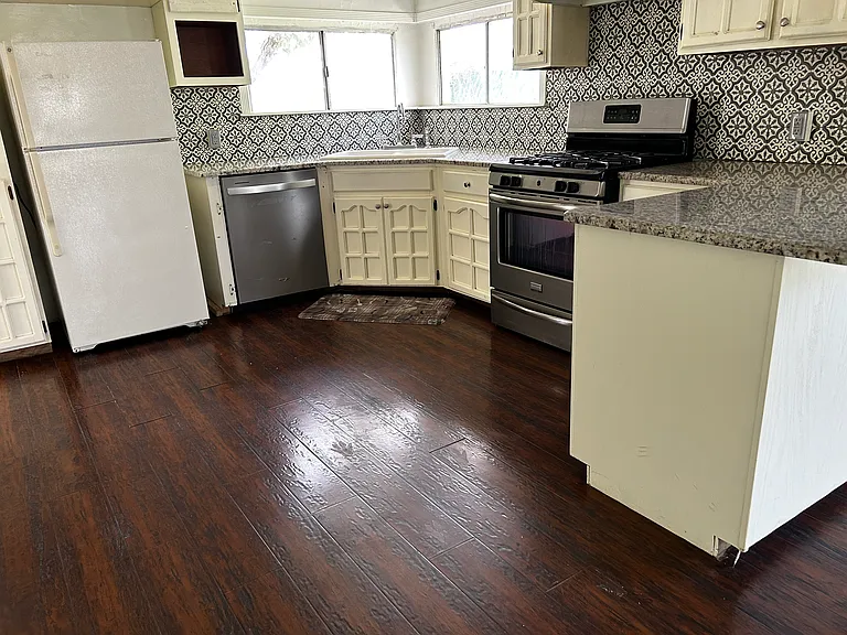 4406 La Luz Ave — Photo 34