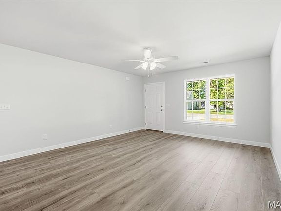 4th image of 256 Walnut St