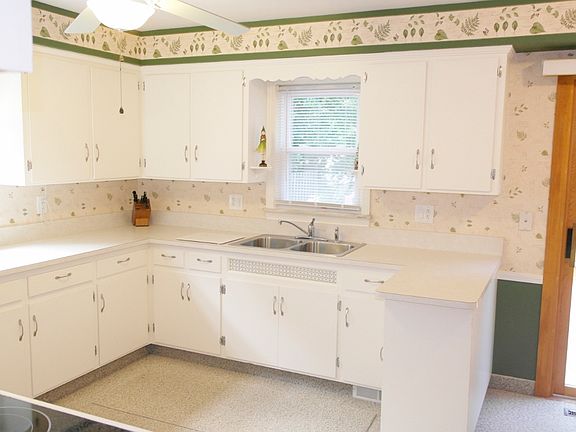 5th image of 4515 Edmond Dr.