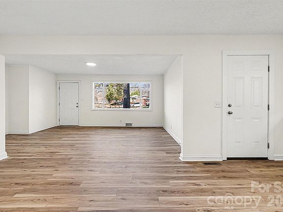 4th image of 1407 Sherwood Dr