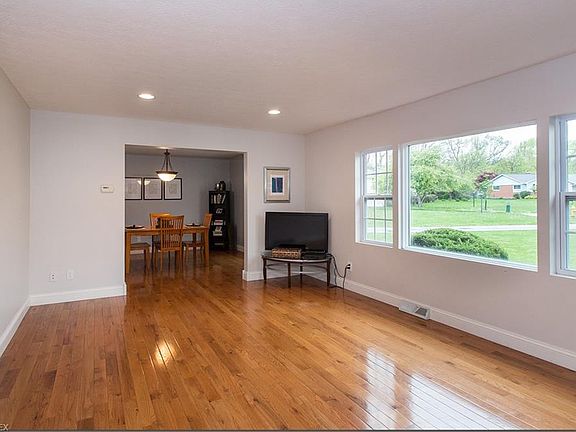 4th image of 9355 Mercer Ln