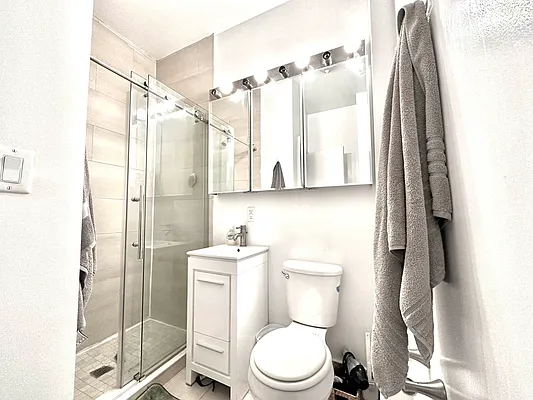 Rented by Bond New York | media 8