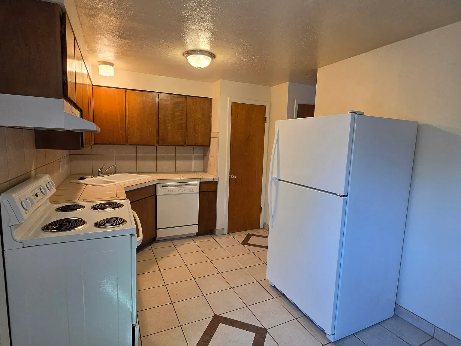 2 bed, 1.5 bath, 950 sqft, $1,825 — Photo 4