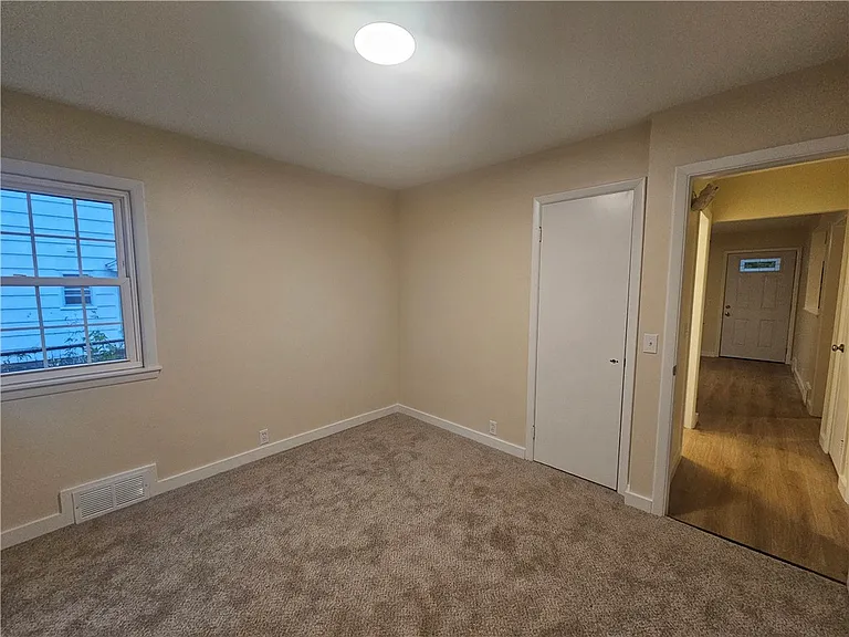 247 W Hickory St — Photo 14