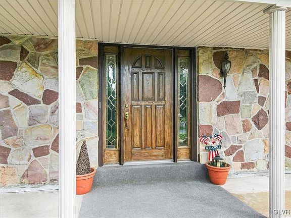 4th image of 3625 Gloucester Dr