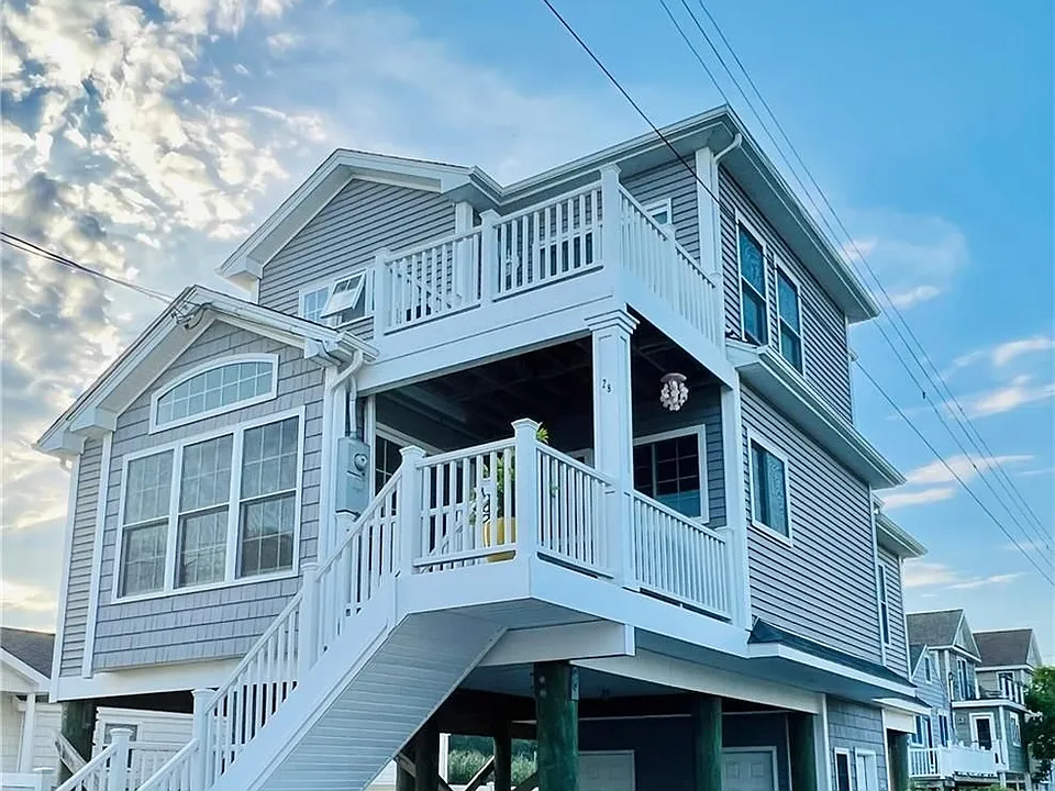 28 Beach Rd W