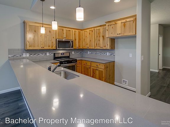 3rd image of 2992 NW Dogwood Ave