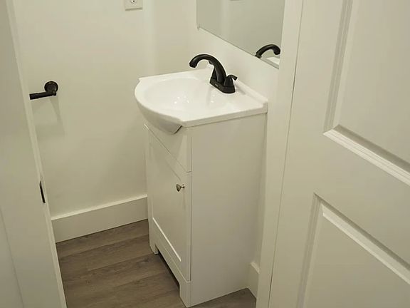 4th image of 783 Berry Rd