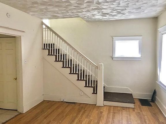 2nd image of 28 Blakemore Pl