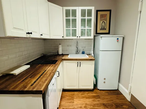 65 East 54th Street image 8 of 10