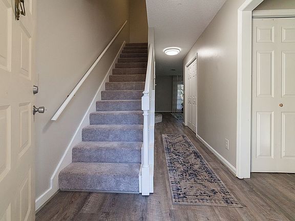 3rd image of 605 Redstone Dr APT 4