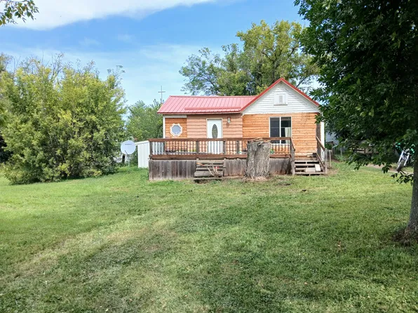 306 Carvell St, Max, ND 58759