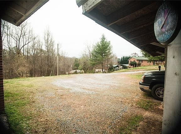 5th image of 4114 S Park Dr