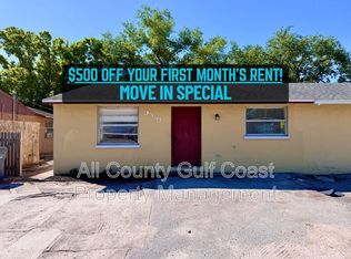 910 61st Ave E, Bradenton, FL 34203