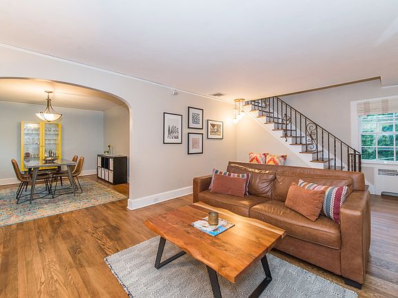 3rd image of 144 Parkview Dr