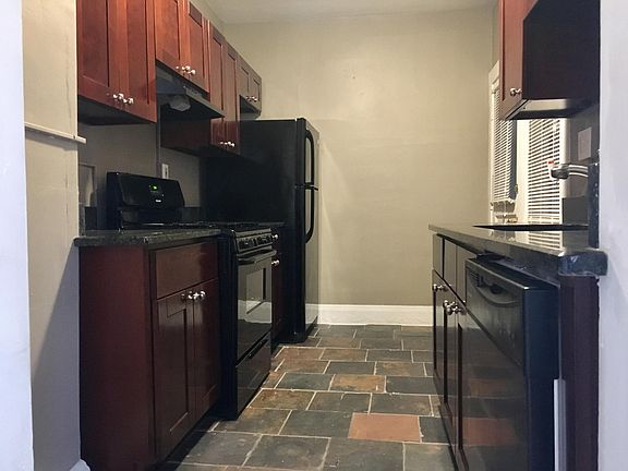 2nd image of 2950 S Moreland Blvd