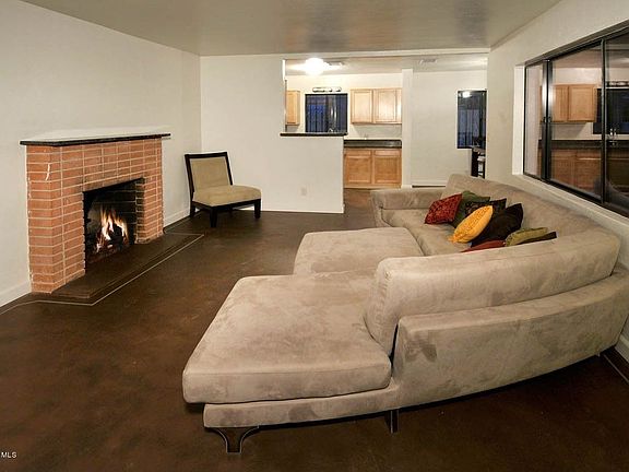 2nd image of 2833 E Monte Vista Dr