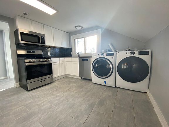 3rd image of 378 Orchard St #3