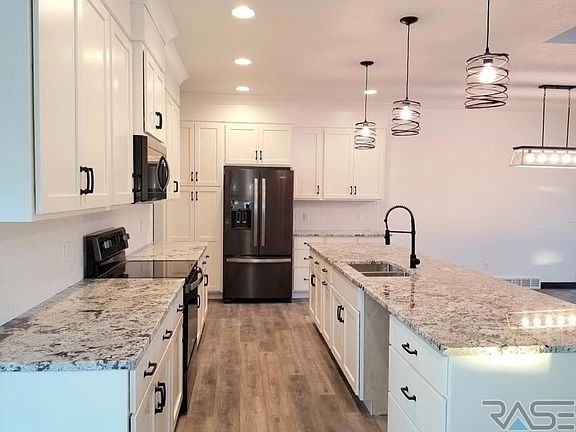 5th image of 6604 S Laguna Cir