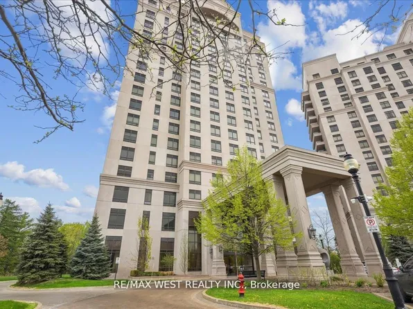 9255 Jane St #405, Vaughan, ON L6A 0K1