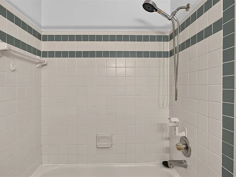 2115 SW 72nd St — Photo 18