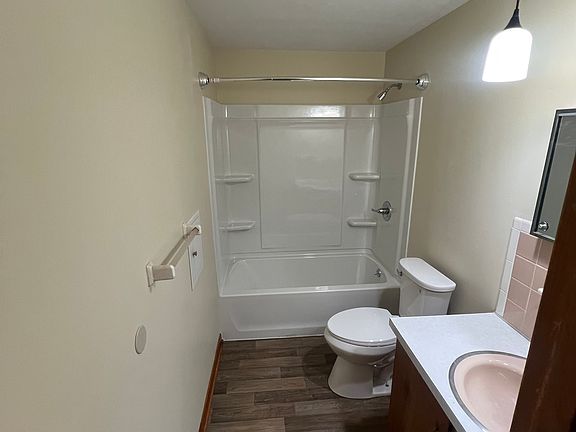 4th image of 34 Wells Ave #2