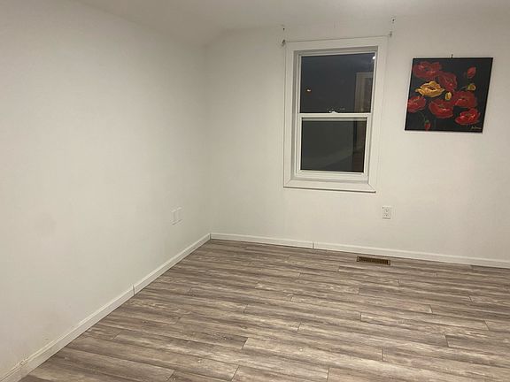 4th image of 435 Wellington St E
