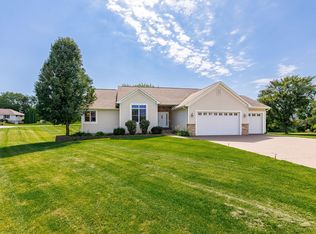 2594 Canterbury Rd, Muscatine, IA 52761