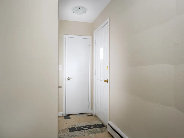 153 Arbour Glen Cres — Photo 1