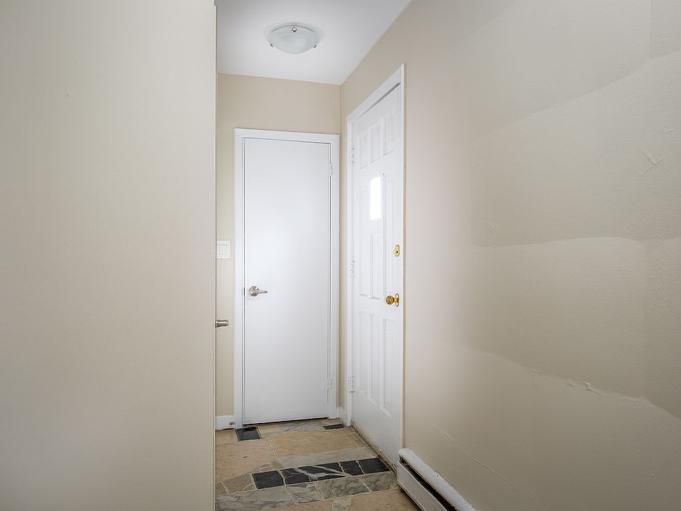 1st image of 153 Arbour Glen Cres