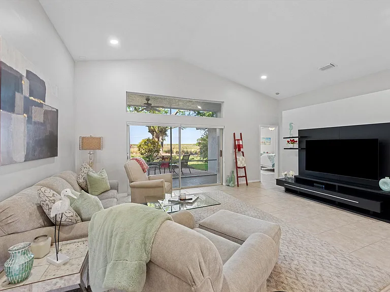 1871 Corsica Dr — Photo 14