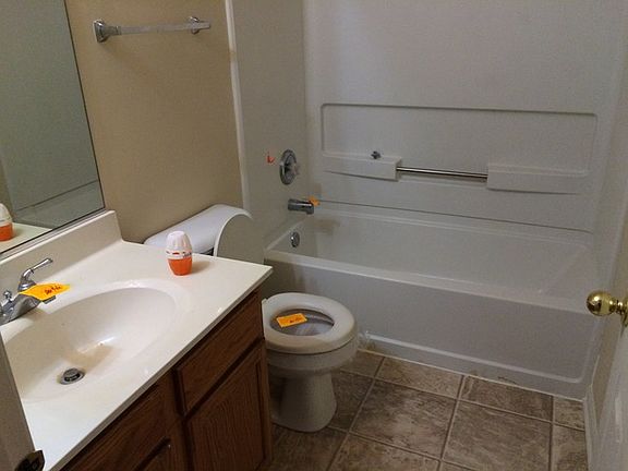 4th image of 26 Southwicke Dr Unit B