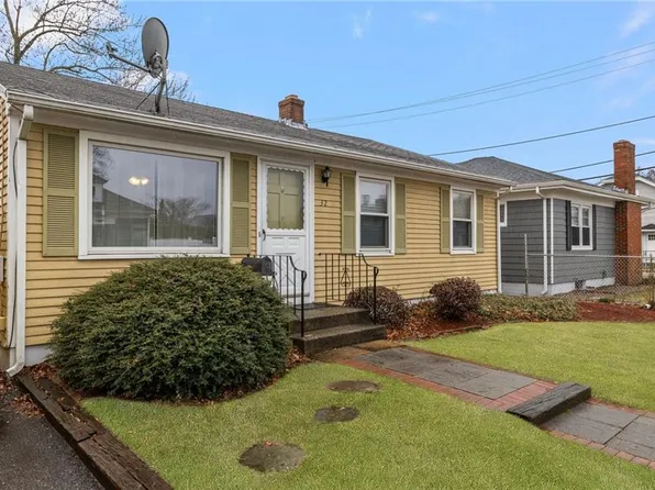 32 Clarner St, Pawtucket, RI 02861