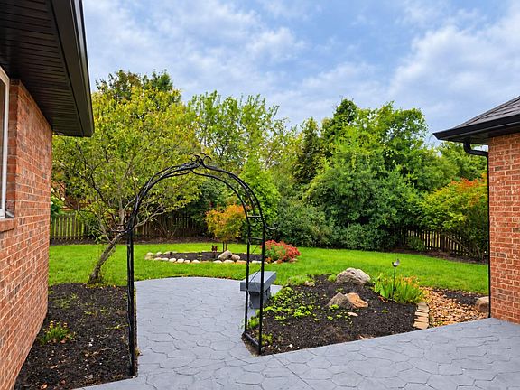 5th image of 816 W Myra Drive