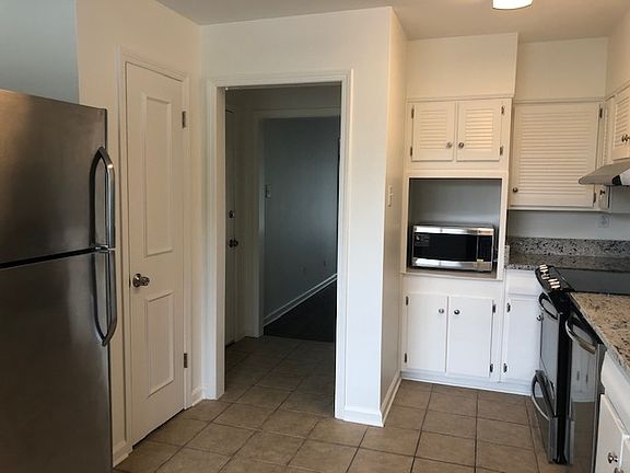 2nd image of 4400 Poplar Ave APT 43