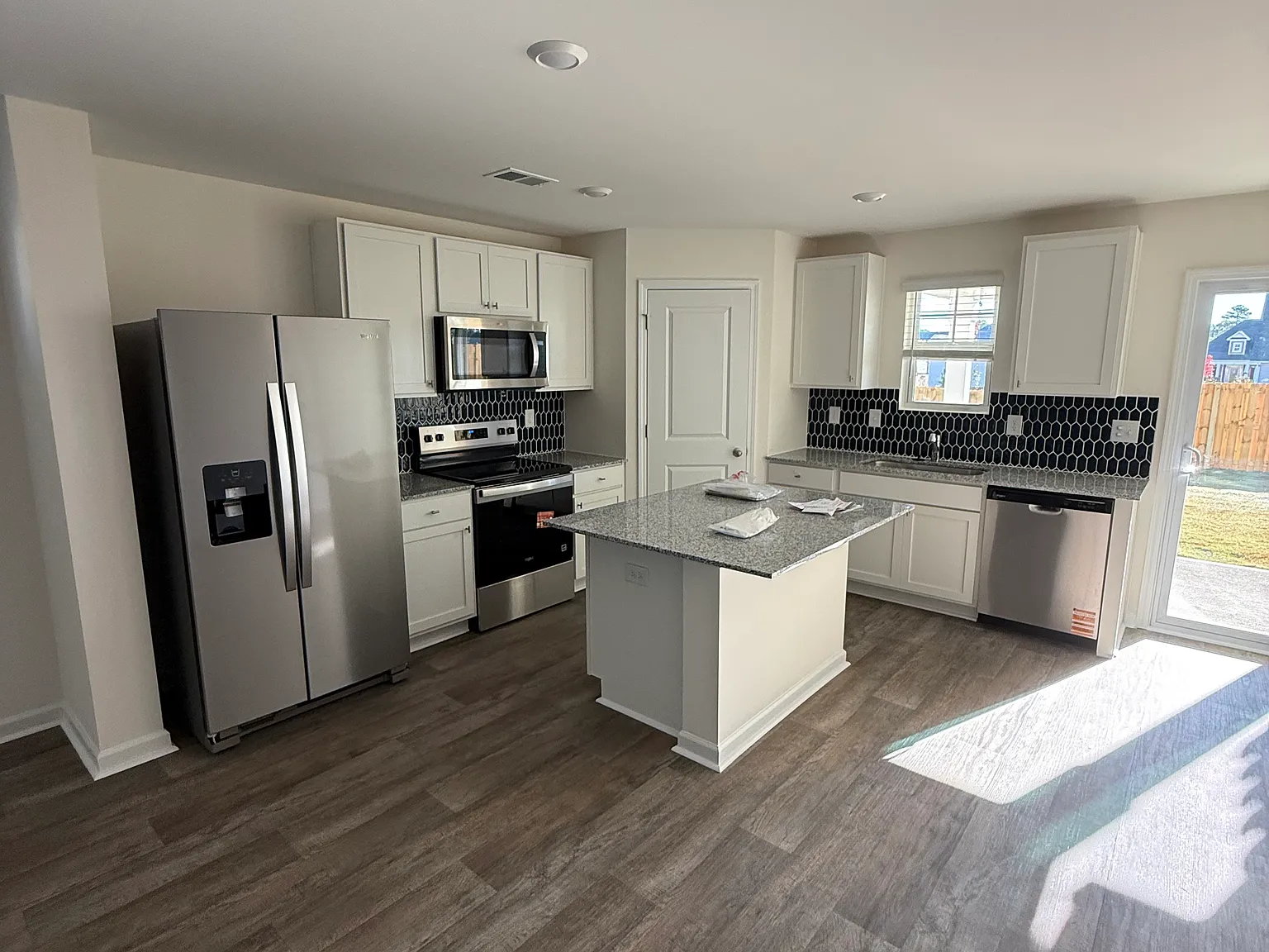 526 Seaborn Cir — Photo 2