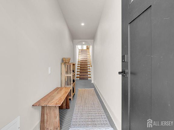 4th image of 532 Lorillard Ave