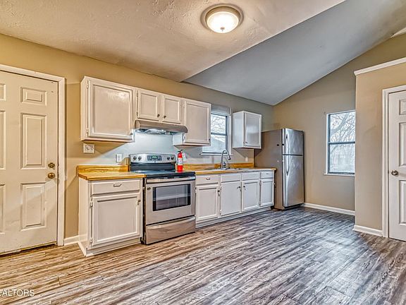 3rd image of 403 Richmond Ave