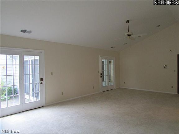 2nd image of 916 Knollcrest Ct #108