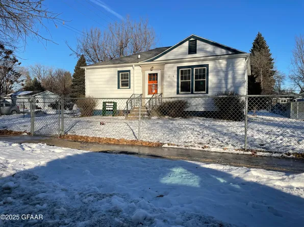1824 5th Ave N, Grand Forks, ND 58203