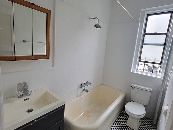 5th image of 991 Carroll St APT D2