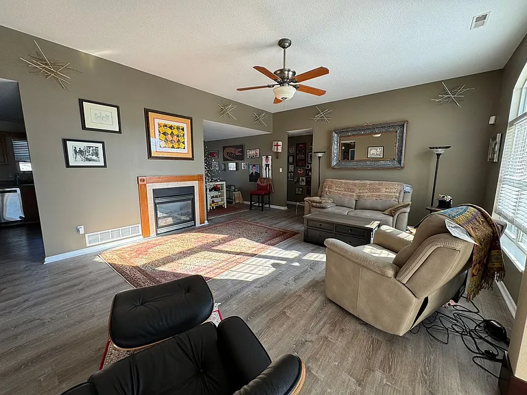 2603 Oakfield Dr — Photo 3